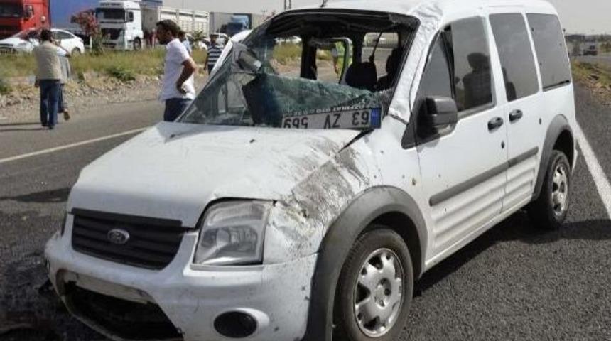 Siverek'te Polis Aracı Devrildi: 2 Yaralı