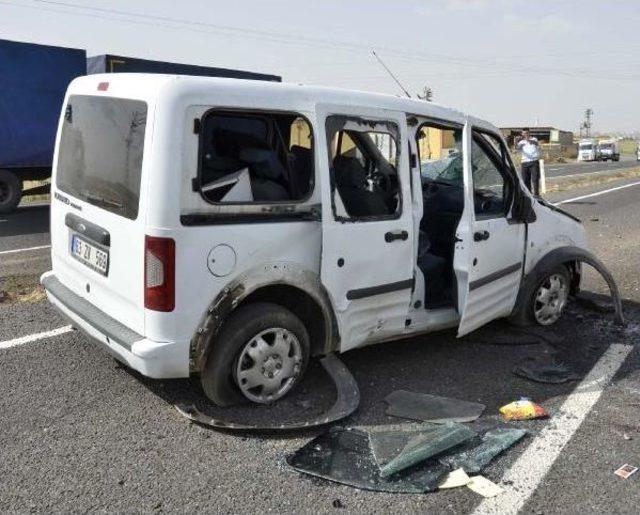 Siverek te Polis Aracı Devrildi: 2 Yaralı 1