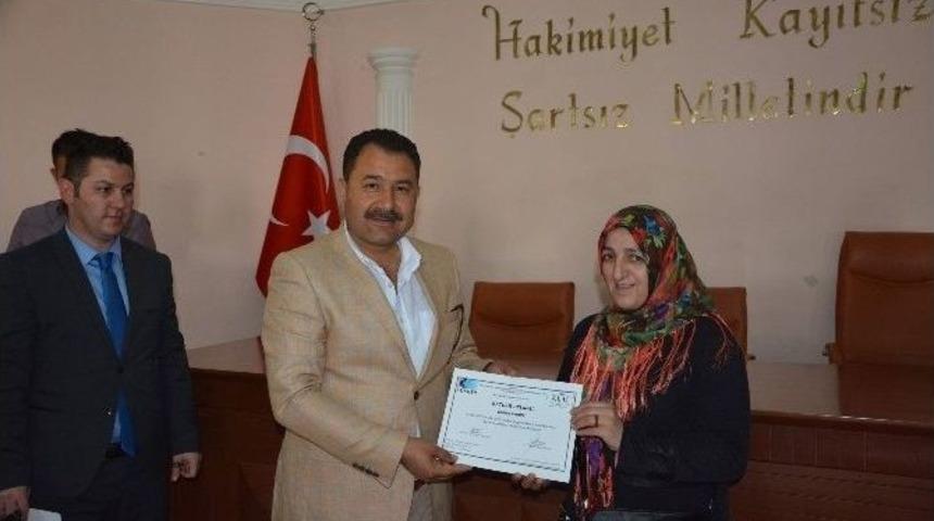Uygulamalı Girişimcilik Sertifikaları Kursiyerlere Verildi