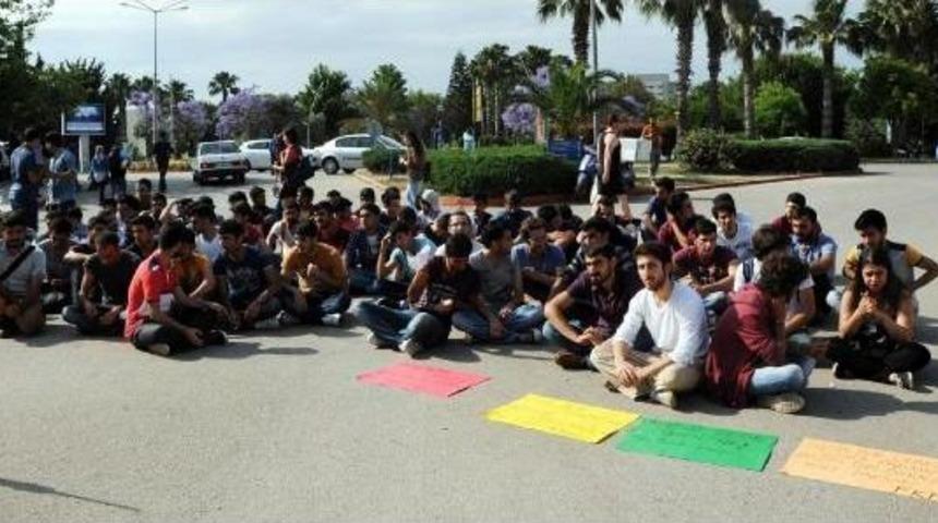 &Ouml;ğrencilerden Yurt &Uuml;creti Zammına Protesto