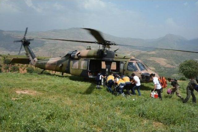 Siirt te Intihara Teşeb&uuml;s Eden Gen&ccedil; Kız Helikopter Ile Hastaneye Kaldırıldı 1