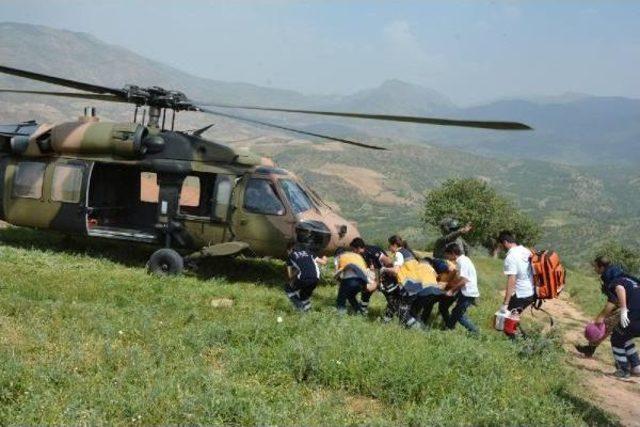 Siirt te Intihara Teşeb&uuml;s Eden Gen&ccedil; Kız Helikopter Ile Hastaneye Kaldırıldı 2