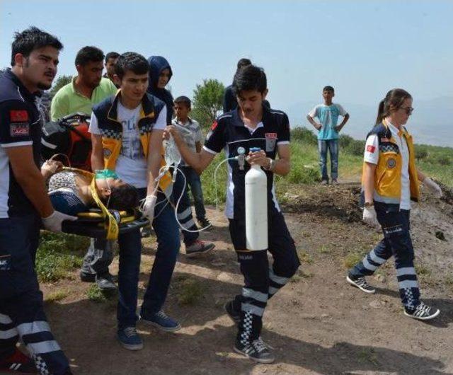 Siirt te Intihara Teşeb&uuml;s Eden Gen&ccedil; Kız Helikopter Ile Hastaneye Kaldırıldı 3
