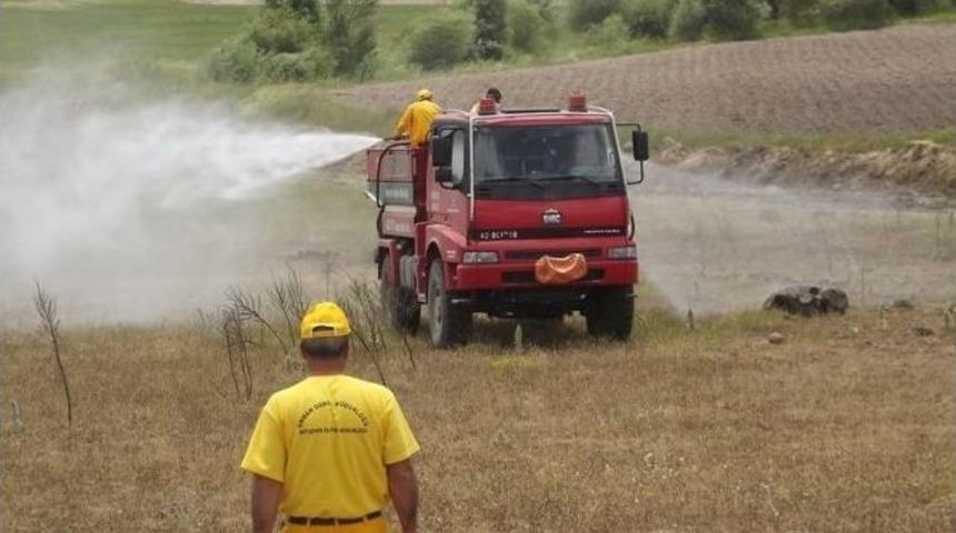Seydişehir&rsquo;de &Ccedil;ekirgeler İla&ccedil;lanıyor