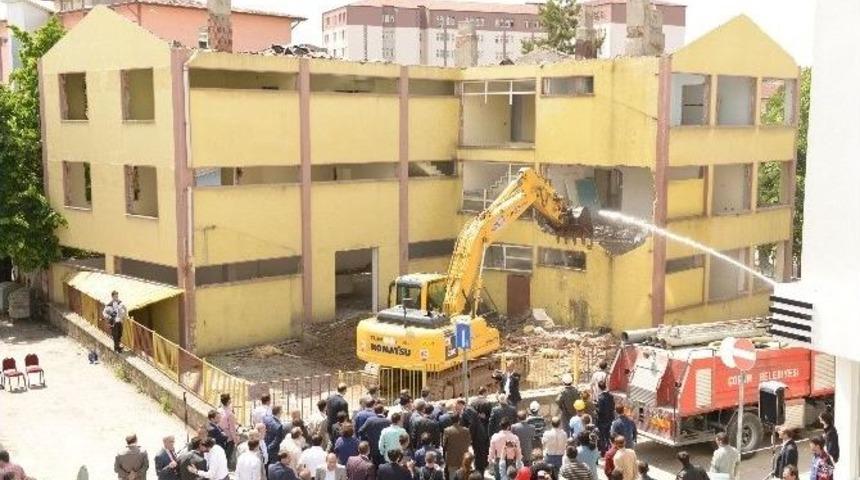 &Ccedil;orum Kent Meydanı İlk Kazma Vuruldu