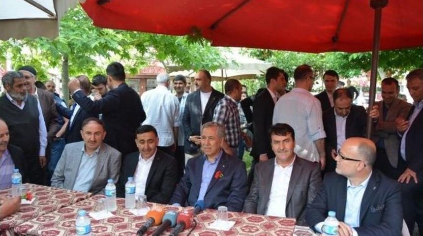 Başbakan Yardımcısı B&uuml;lent Arın&ccedil;: