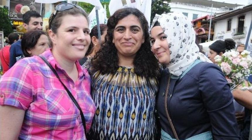Hdp&rsquo;liler Kadına Şiddeti Protesto Etti