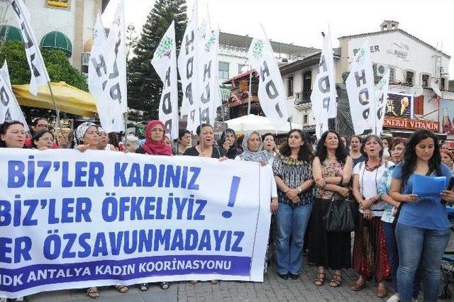 Hdp’liler Kadına Şiddeti Protesto Etti