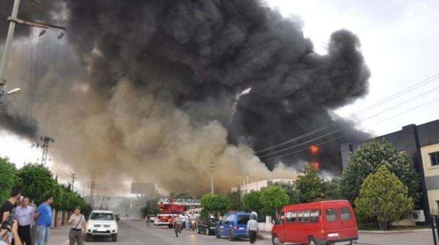 Mobilya Fabrikası Alev Alev Yandı
