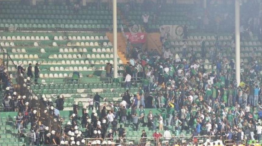 Ma&ccedil; Bitti Trib&uuml;nler Savaş Alanına D&ouml;nd&uuml;