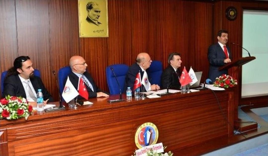 &Ccedil;evre Ve Şehircilik Bakanı İdris G&uuml;ll&uuml;ce: