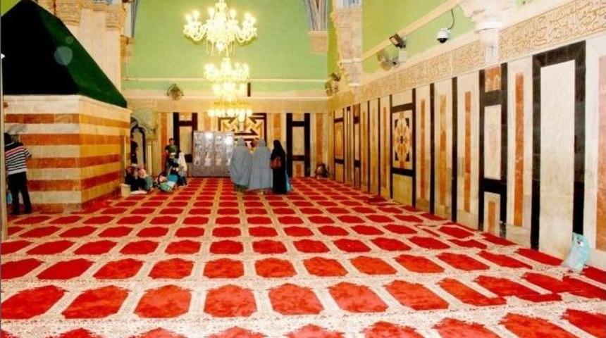 Filistin Halil İbrahim Camii Halıları Tika Tarafından Yenilendi