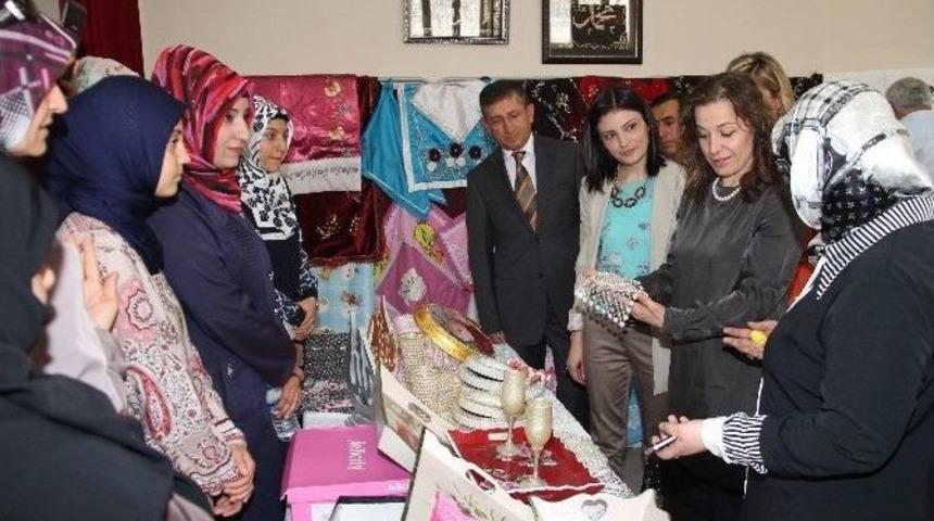 Elazığ&rsquo;da El İşi &Uuml;r&uuml;nleri Sergisi A&ccedil;ıldı