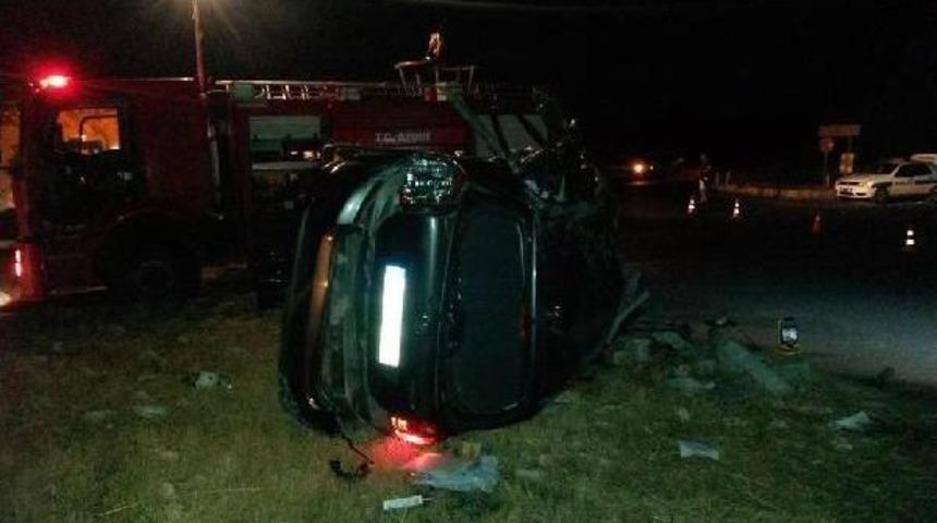 Eve D&ouml;n&uuml;ş Yolunda Kazada &Ouml;ld&uuml;