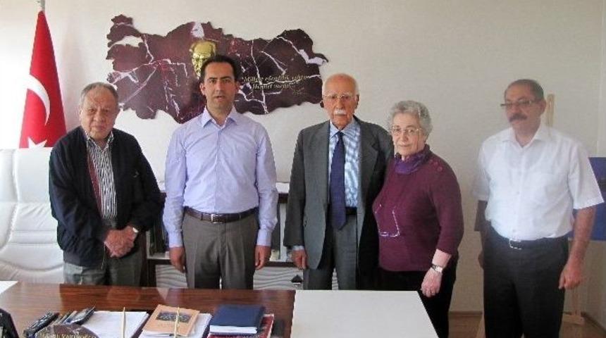 Emekli &Ouml;ğretmenden &Ouml;rnek Davranış