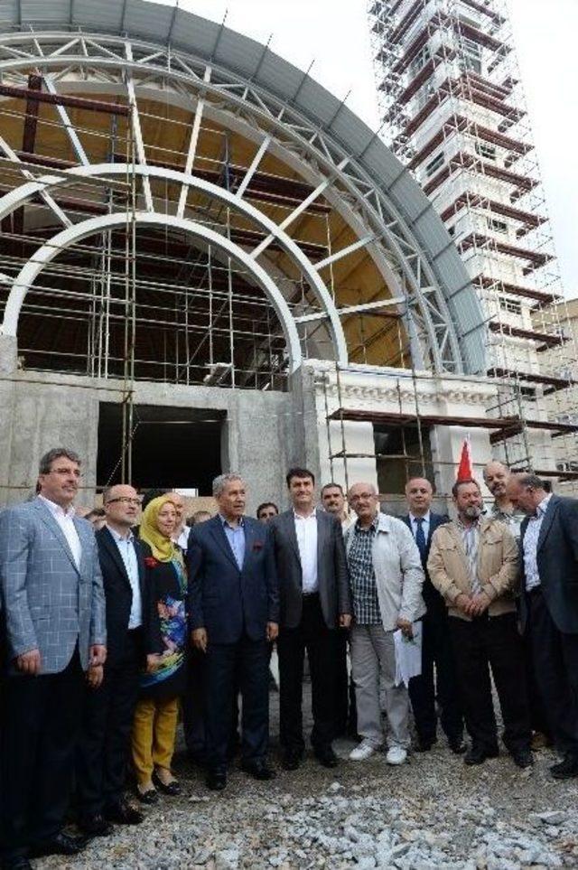 Arınç’tan Demirtaş Camii’ne Övgü