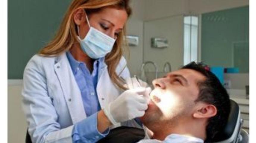 İş G&ouml;r&uuml;şmelerinde En &Ouml;nemli Nokta Diş Sağlığı