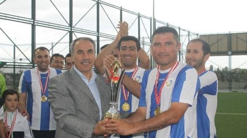 Kurumlar Arası Futbol Turnuvası Şampiyonu &Ccedil;elikspor Oldu