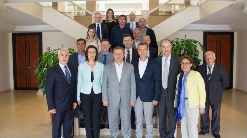 Chp Milletvekili Adaylarından Penguene Ziyaret