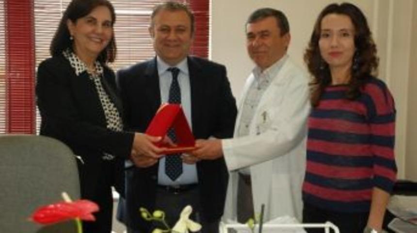 Prof. Dr. Usluer, Profes&ouml;r Olan Asistanını Kutladı