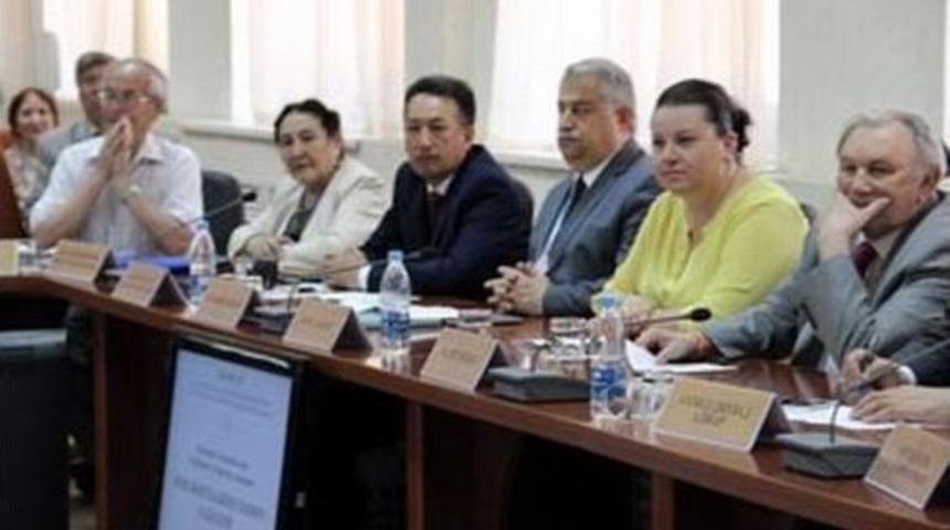 Rekt&ouml;r Şeker Tataristan Bilimler Akademisi Programına Katıldı