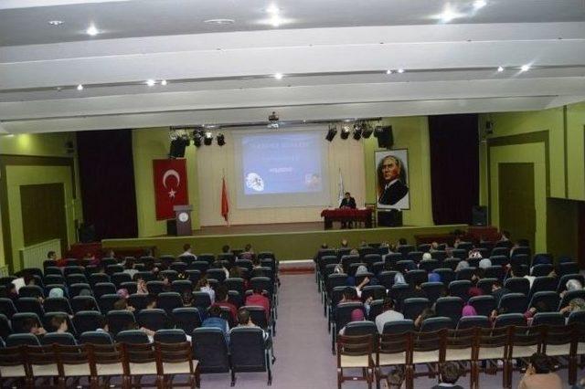 Aziziye&rsquo;de Meslek Tanıtımı Ve Kariyer G&uuml;nleri Semineri Yapıldı 2