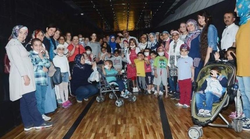 Minikler Sinemanın Keyfini &Ccedil;ıkardılar