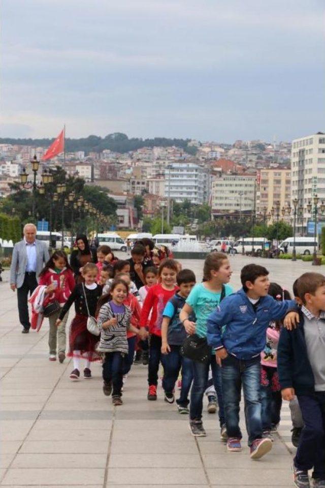 Samsun'da Köy Çocukları Kenti Gezdi