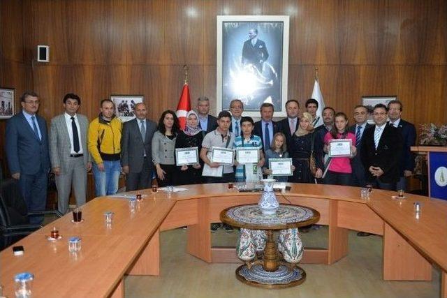 &Ouml;ğrenciler, &rsquo;sağlıklı Gelecek&rsquo; İ&ccedil;in &Ouml;d&uuml;llendirildi 1