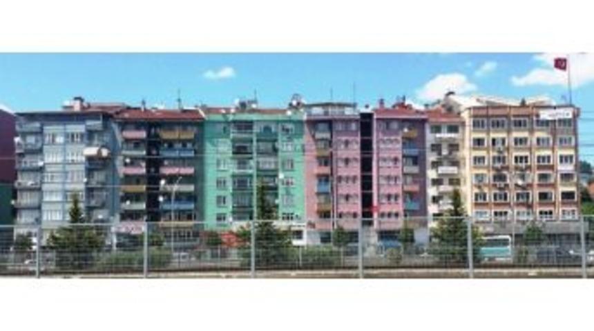 D-100&rsquo;e Bakan Binaların Dış Cepheleri İyileştirildi