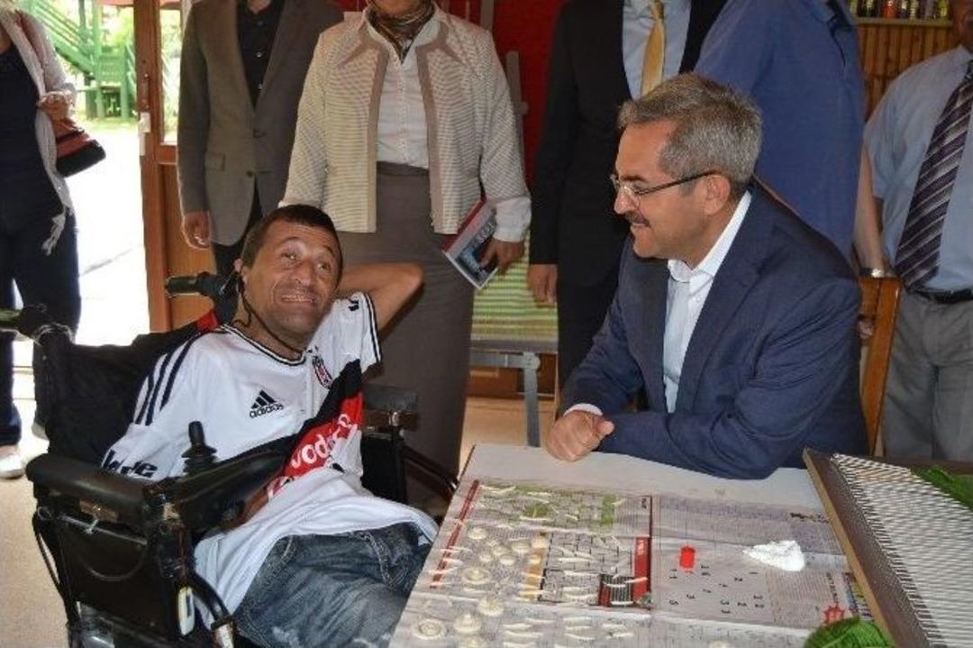 &Uuml;n&uuml;var&rsquo;dan Yaşlı Ve Engellilere Ziyaret