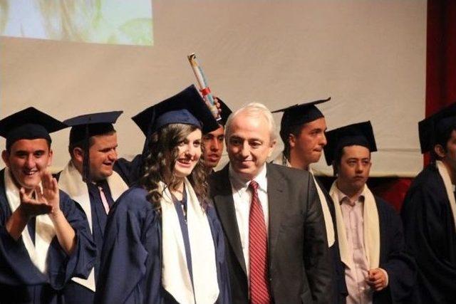 Engelli Öğrenciler Diploma Sevinci Yaşadı