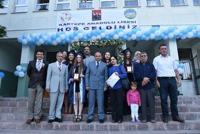 &Uuml;z&uuml;lmez Mezuniyet Heyecanına Ortak Oldu 1