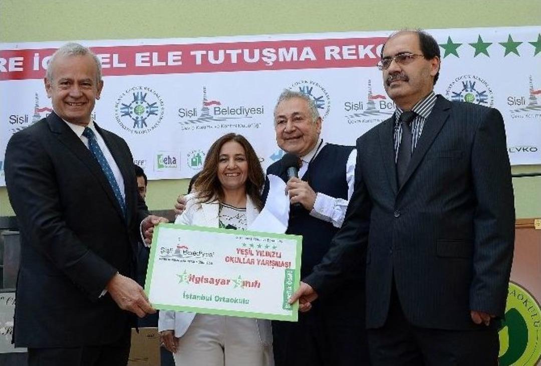 Şişli&rsquo;de &ldquo;&ccedil;evre İ&ccedil;ın &Ccedil;ocuklar El Ele Tutuşma&rdquo; Rekoru Kırdı