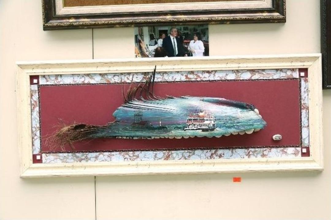 Kuş T&uuml;y&uuml; Ve Palmiye Dalı Tuval Oldu