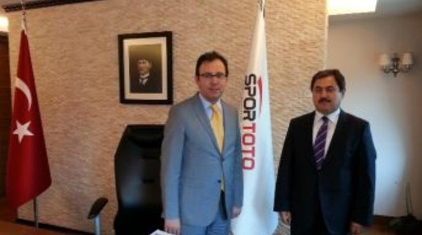 Spor Toto&rsquo;dan Darende&rsquo;ye Halı Saha Desteği