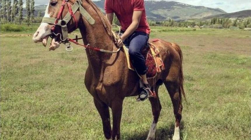 İşte Hakan &Ccedil;alhanoğlu&rsquo;nun Bayburt Tatili