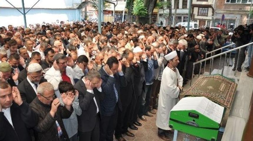 Beyin Kanaması Ge&ccedil;iren Muhtar Toprağa Verildi