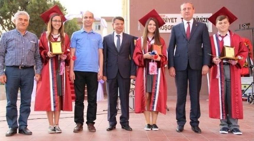 Biga Atat&uuml;rk Anadolu Lisesinde Mezuniyet T&ouml;reni