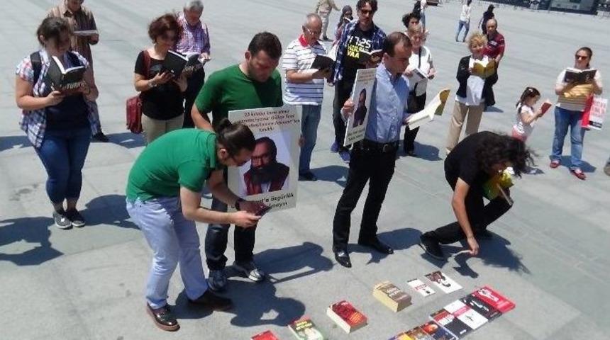 G&ouml;k&ccedil;e Fırat İ&ccedil;in Adliye &Ouml;n&uuml;nde Kitap Okuma Eylemi