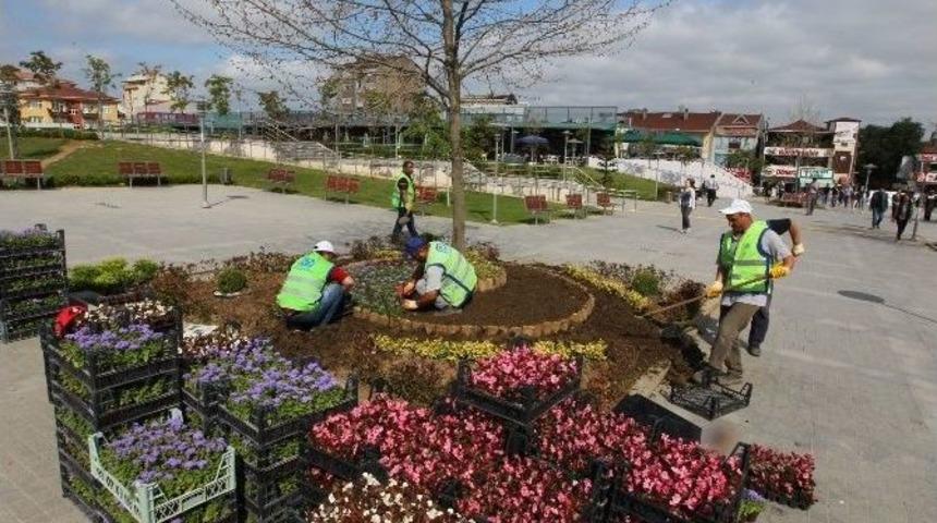 Gebze Kent Meydanı Rengarenk &Ccedil;i&ccedil;ek A&ccedil;tı