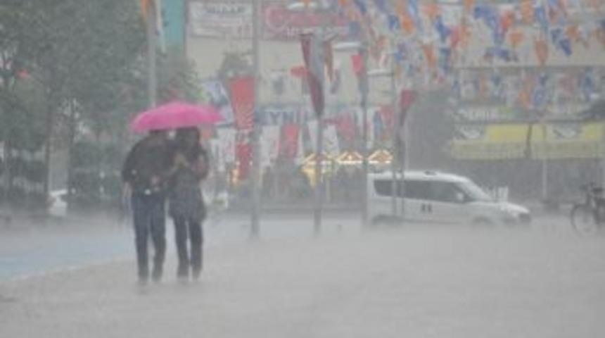 Bolu&rsquo;da Yoğun Yağmur Hayatı Fel&ccedil; Etti