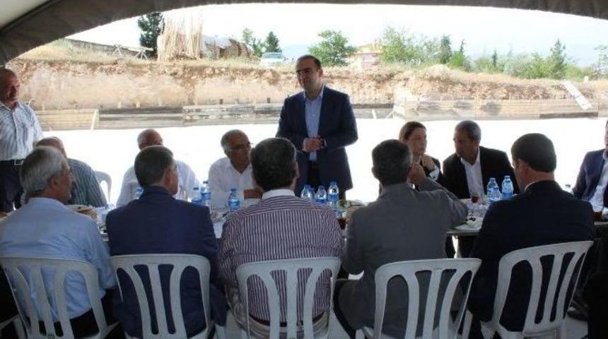 &Ouml;zhan, Ziyaretlerini S&uuml;rd&uuml;r&uuml;yor