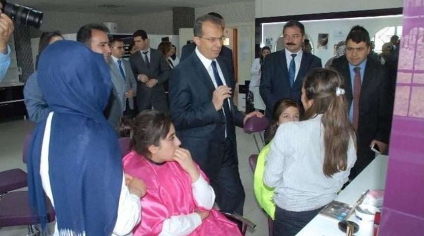 Vali Taşyapan&rsquo;dan Okul Ziyareti