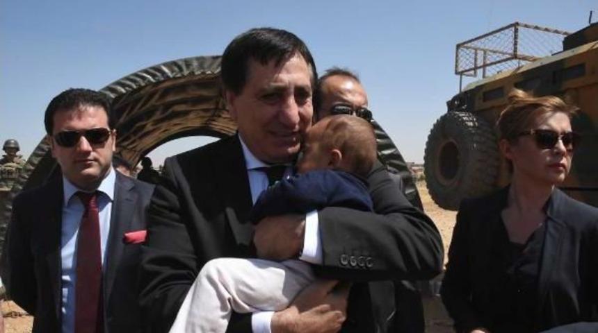 Şanlıurfa Valisi Suriye Sınırında Incelemelerde Bulundu