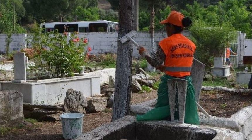 S&ouml;ke&rsquo;de Ramazan Ayı &Ouml;ncesi Mezarlıklar Temizleniyor