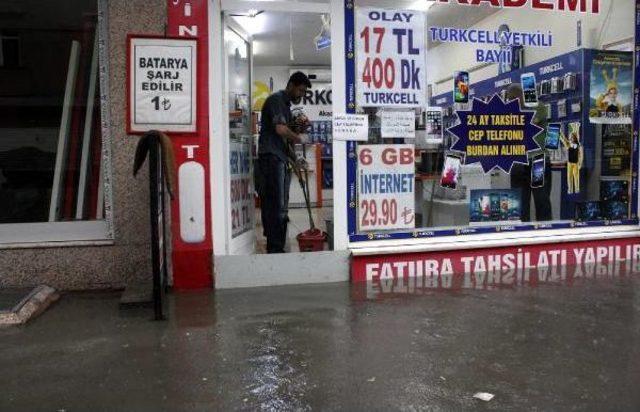 Karabük'te Yağmur Su Baskınlarına Yol Açtı