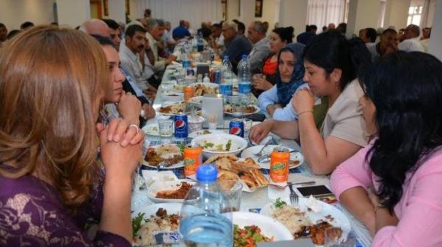 Hdp Ve Dbp Y&ouml;neticiler, Nusaybin'de Kavgalı Iki Aileyi Barıştırdı