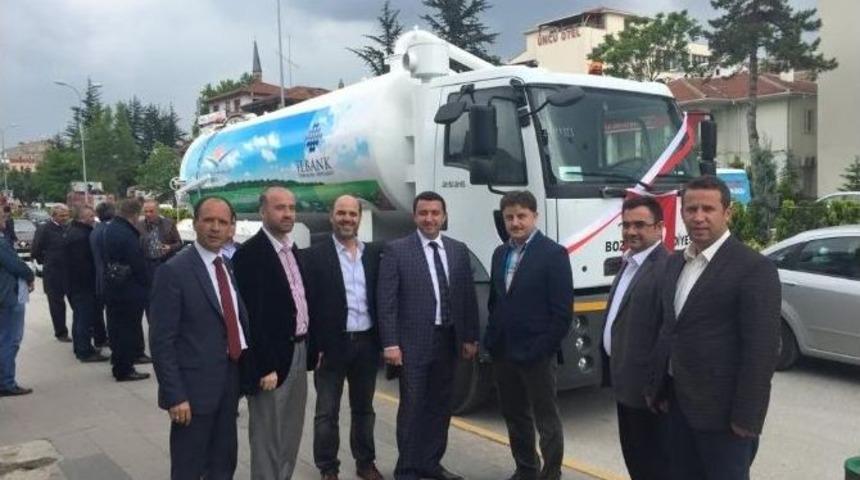 &Ccedil;evre Ve Şehircilik Bakanlığı&rsquo;ndan Boz&uuml;y&uuml;k Belediyesi&rsquo;ne Verilen Hibe Ara&ccedil; Teslim Alındı