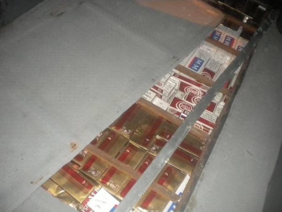 Minib&uuml;s&uuml;n Zulasında 5 Bin Paket Ka&ccedil;ak Sigara Ele Ge&ccedil;ti